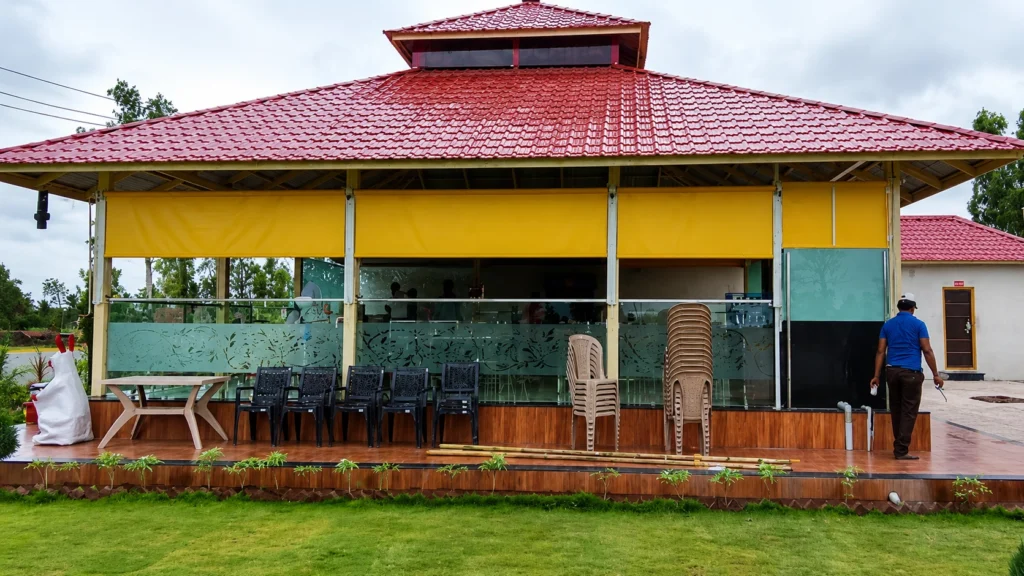 vertical awning for restaurant (2)